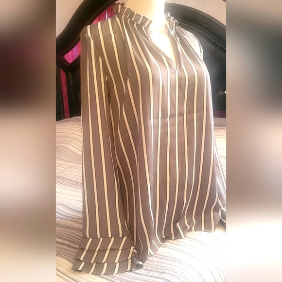 NWT LOFT Outlet Striped Shirt. Small - Picture 2 of 10